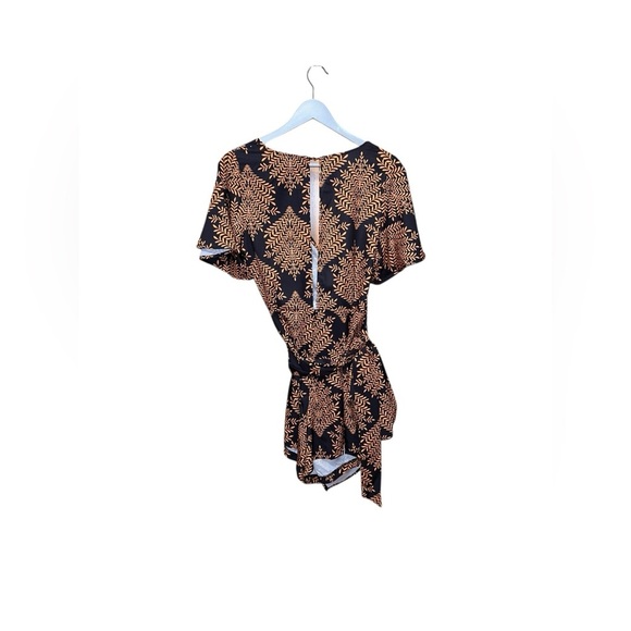 Cupshe Black and Orange Leaf Print Wrap Romper – Size Medium - Picture 2 of 6